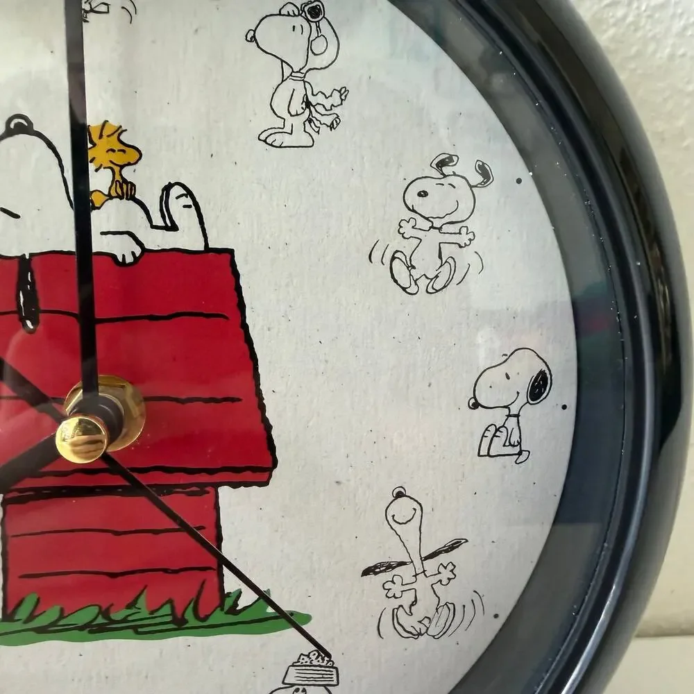 Peanuts Snoopy Woodstock Hourly 